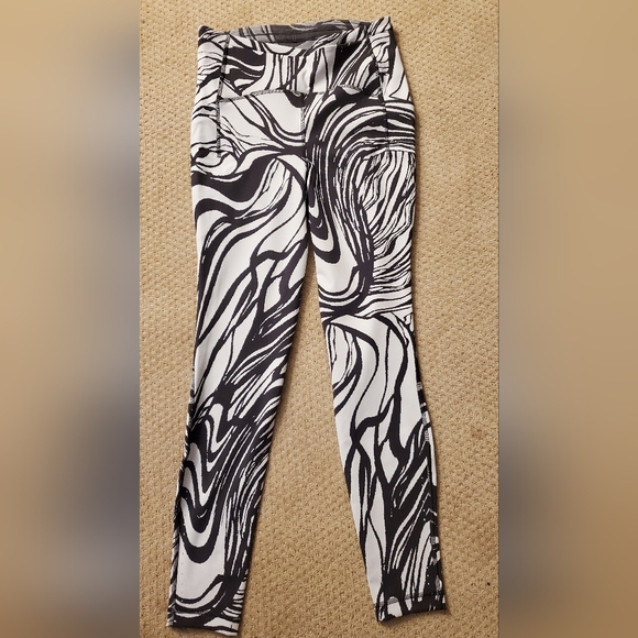 lululemon athletica Black and White Patterned Leggings - Picture 2 of 7